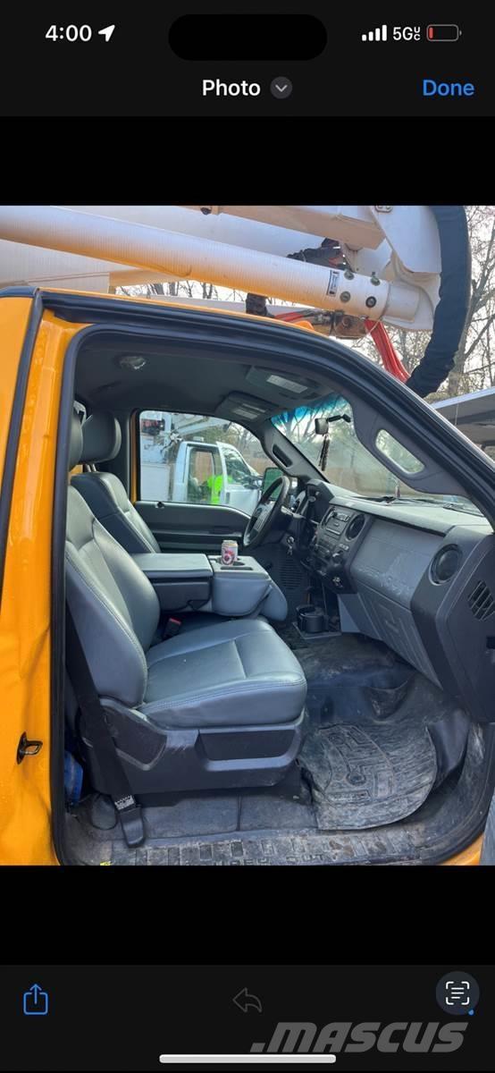 Ford F-550 トラック高所作業車