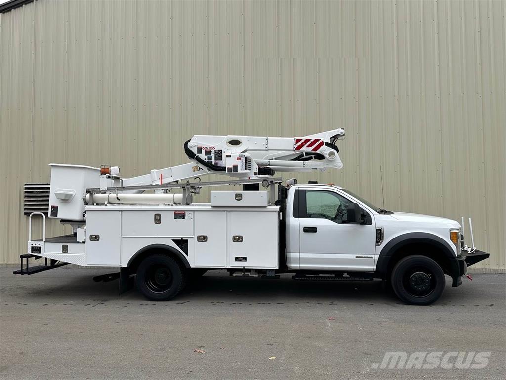 Ford F-550 トラック高所作業車