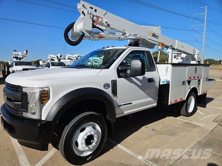 Ford F-550 トラック高所作業車