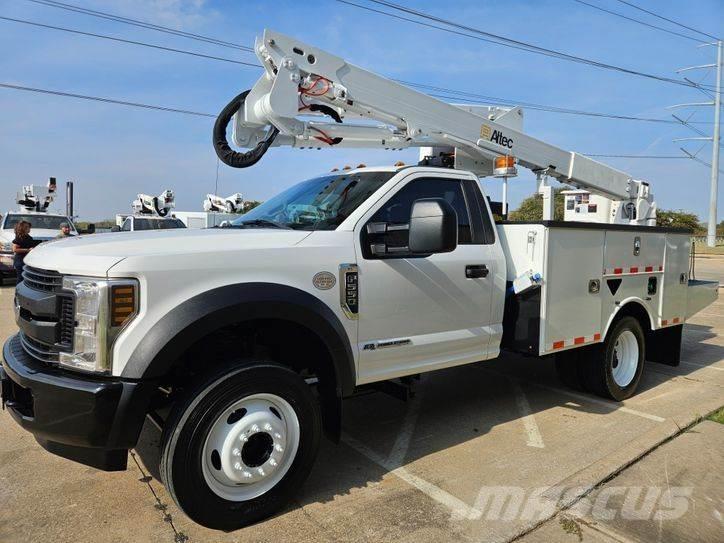 Ford F-550 トラック高所作業車