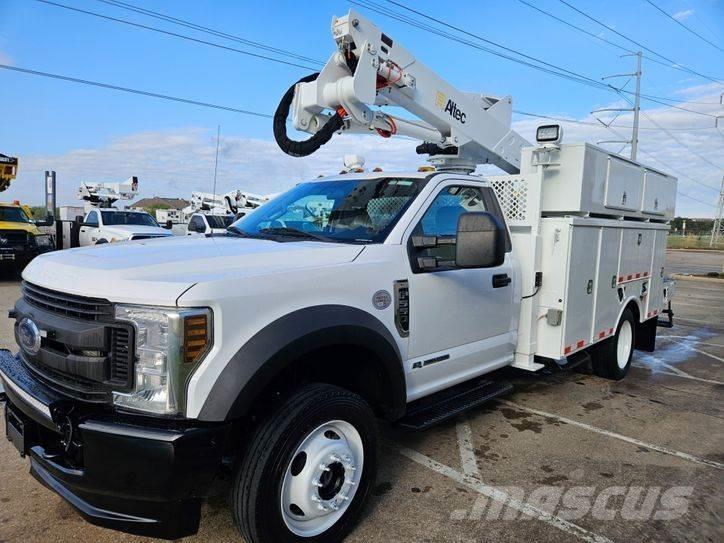 Ford F-550 トラック高所作業車