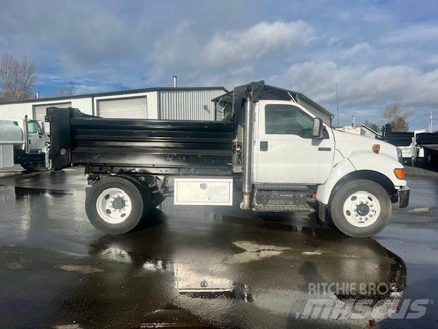 Ford F-650 キャブ付きシャーシ