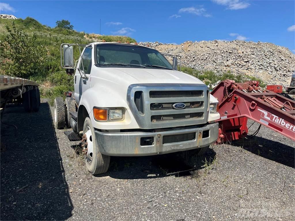 Ford F-650 キャブ付きシャーシ