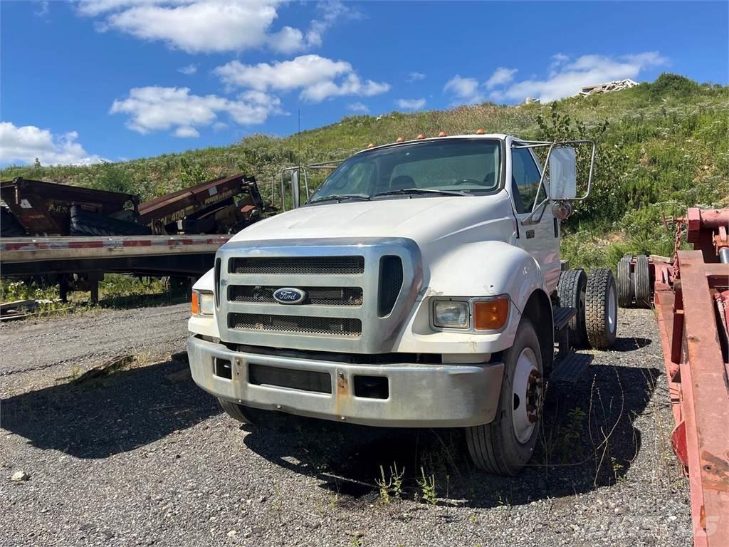 Ford F-650 キャブ付きシャーシ