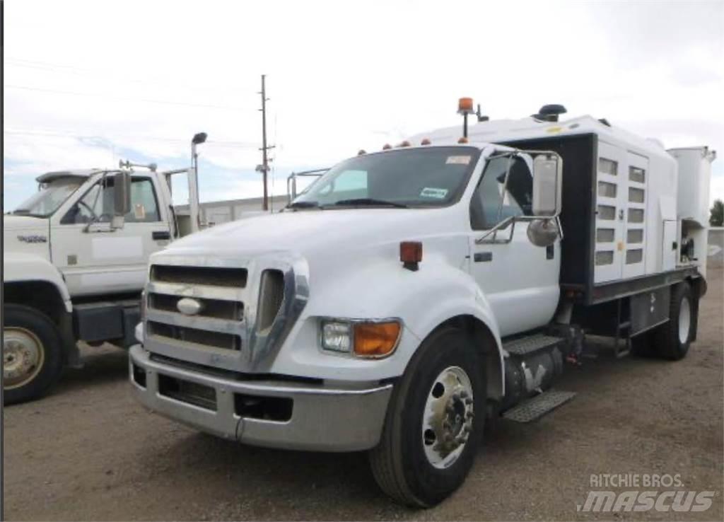 Ford F-650 コンバイン／バキュームトラック