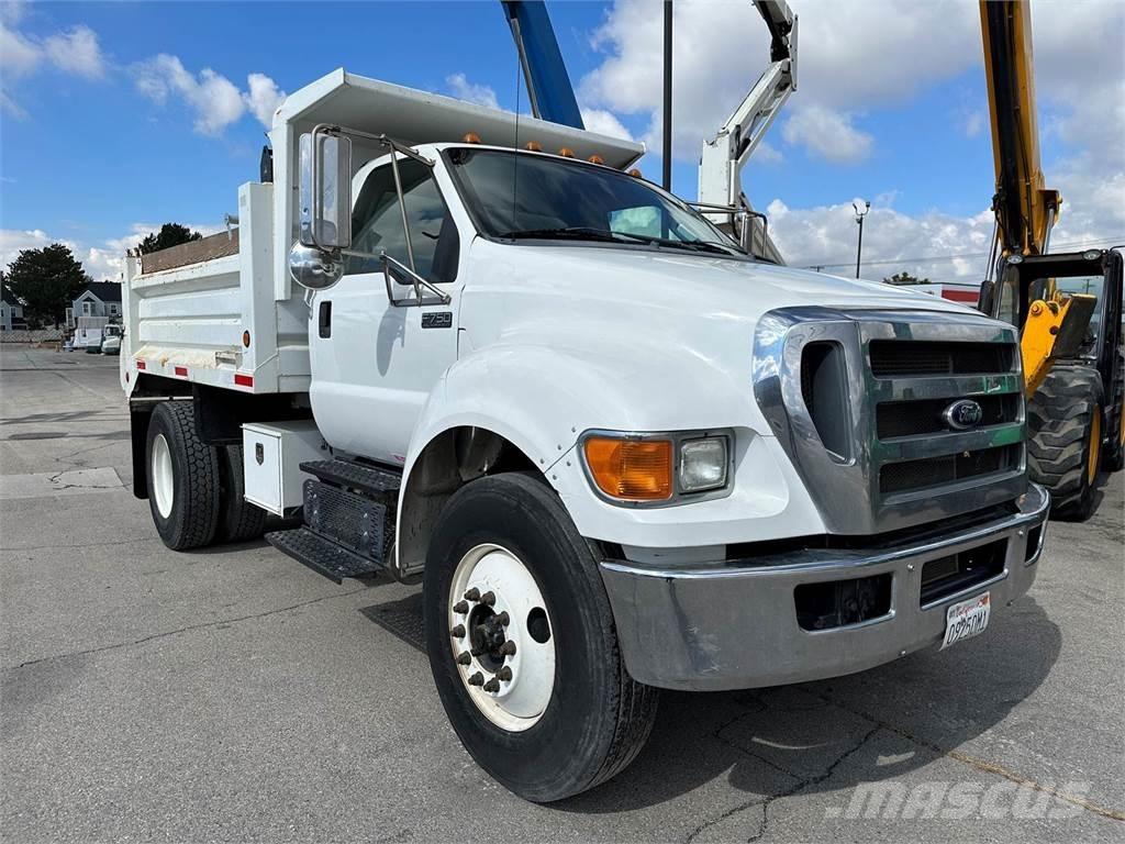 Ford F-750 ダンプ