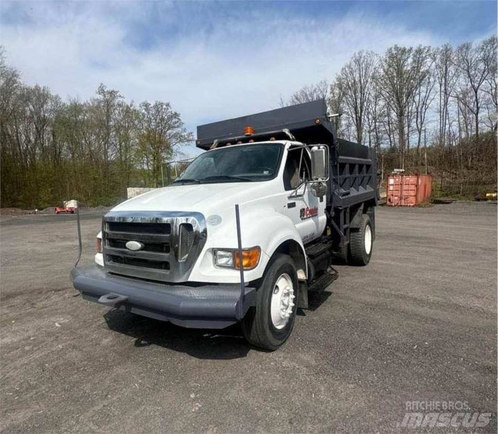 Ford F-750 ダンプ