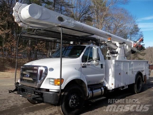 Ford F-750 トラック高所作業車