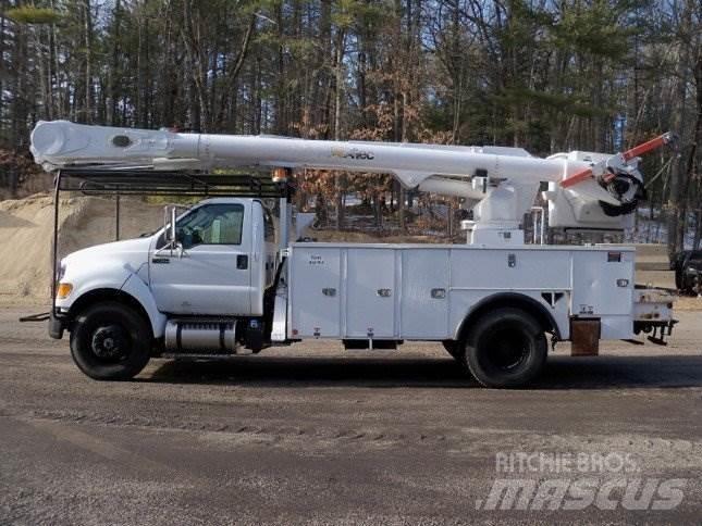 Ford F-750 トラック高所作業車