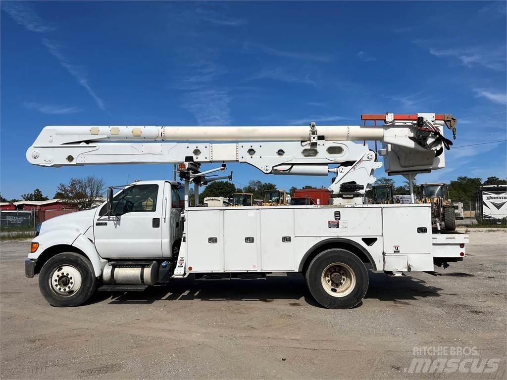 Ford F-750 トラック高所作業車