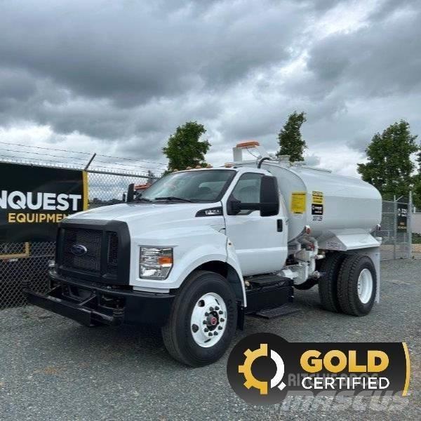 Ford F-750 タンカートラック