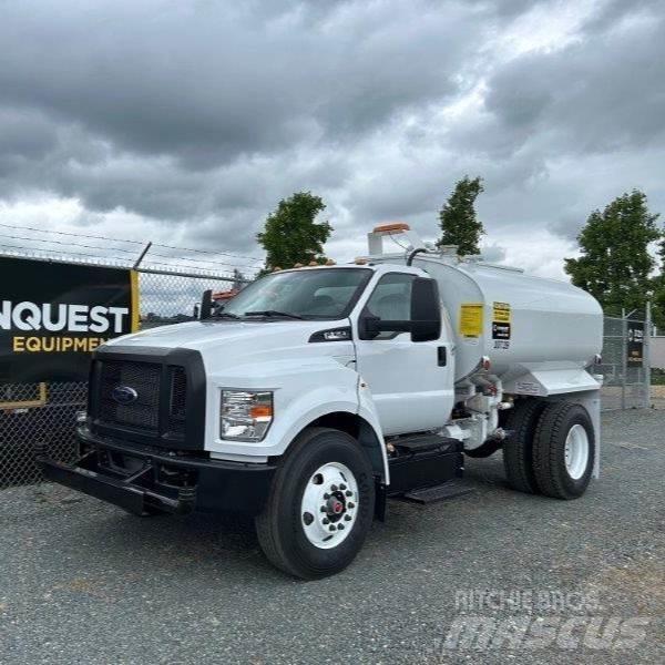 Ford F-750 タンカートラック