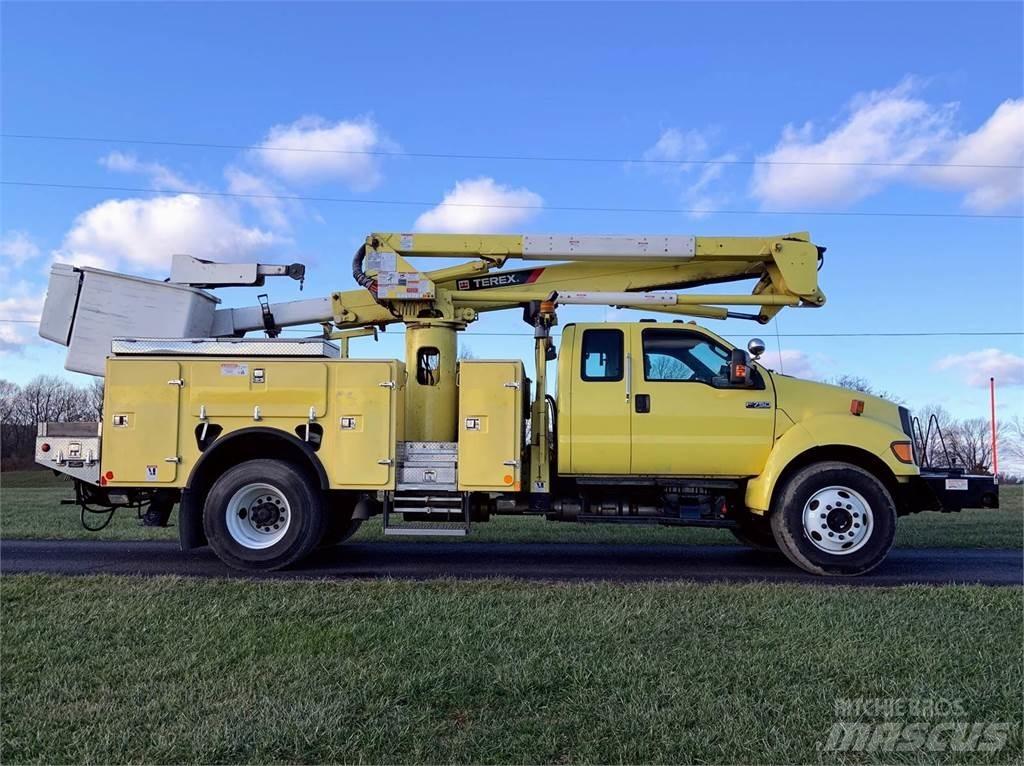 Ford F-750 トラック高所作業車