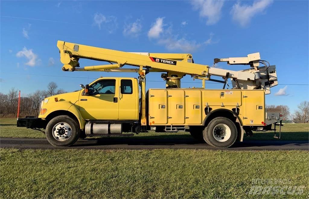 Ford F-750 トラック高所作業車