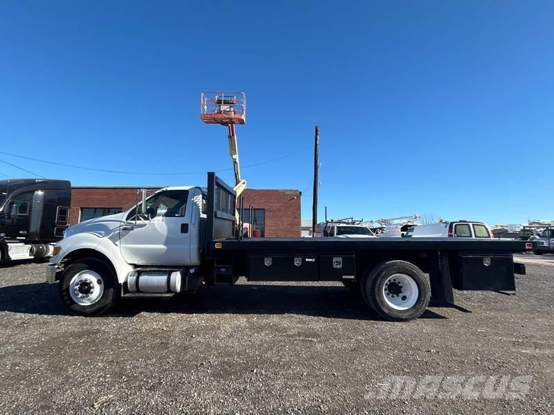 Ford F-750 平ボディー