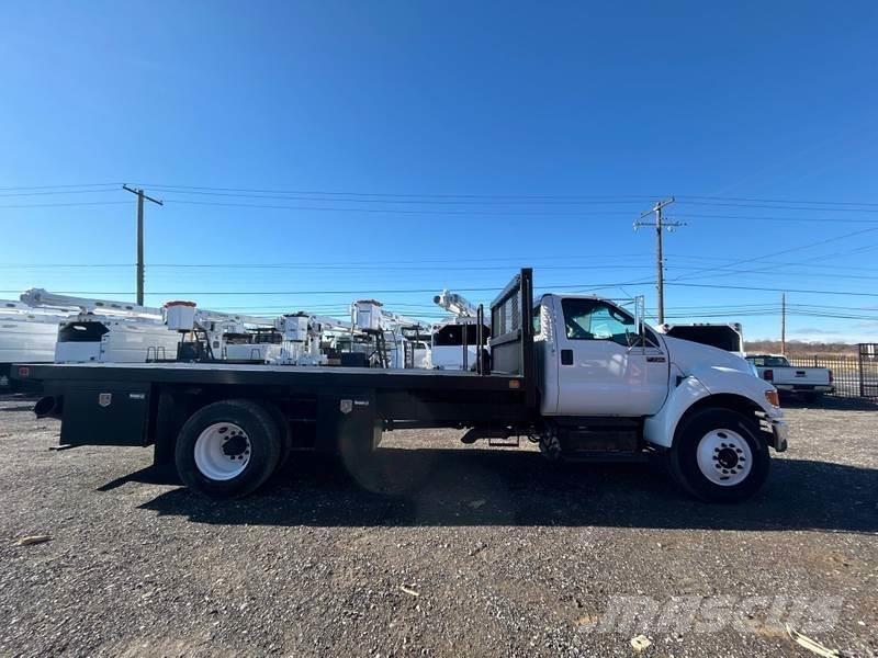 Ford F-750 平ボディー