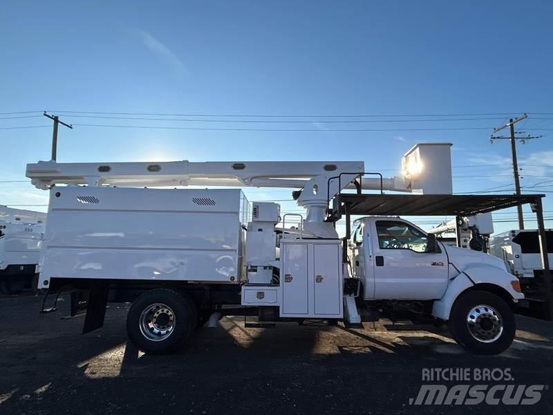 Ford F-750 トラック高所作業車