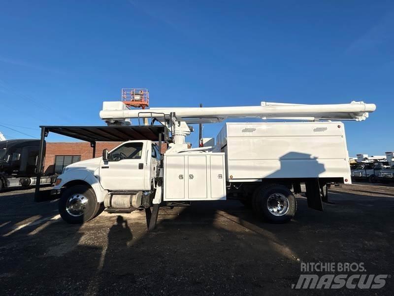 Ford F-750 トラック高所作業車