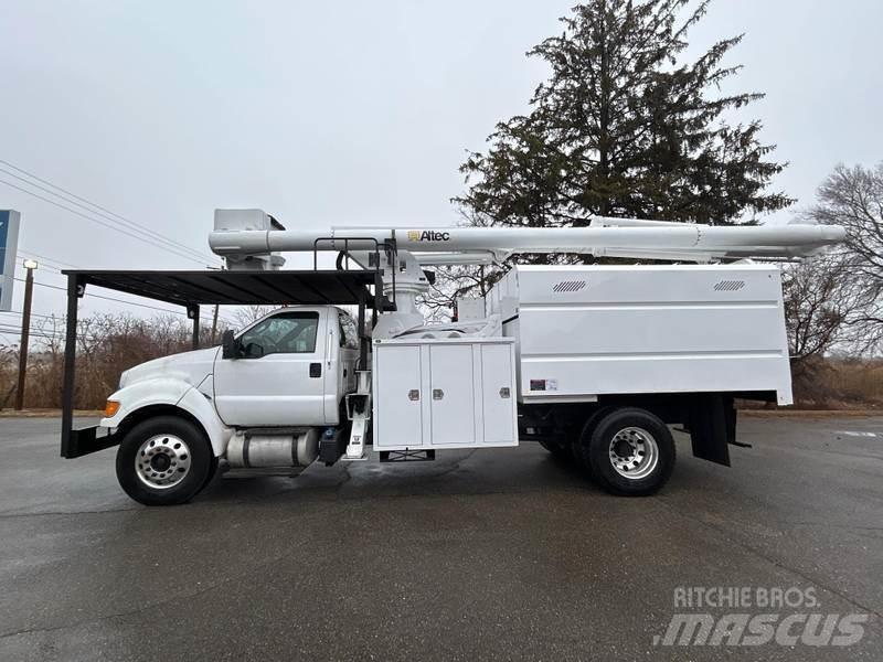 Ford F-750 トラック高所作業車