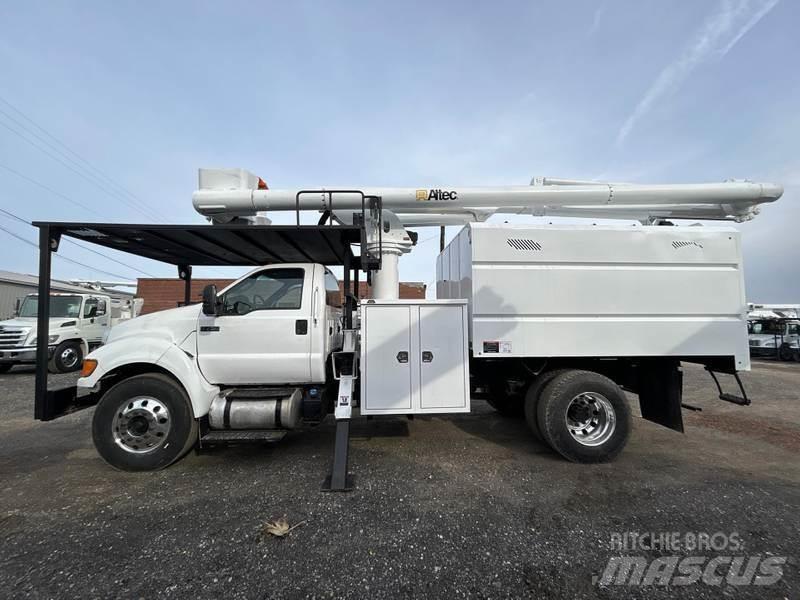 Ford F-750 トラック高所作業車
