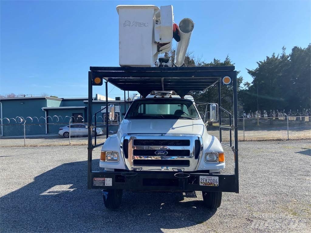 Ford F-750 トラック高所作業車