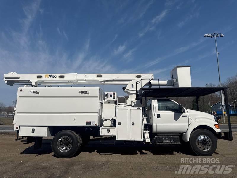 Ford F-750 トラック高所作業車