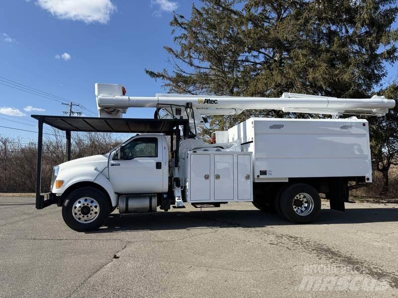Ford F-750 トラック高所作業車