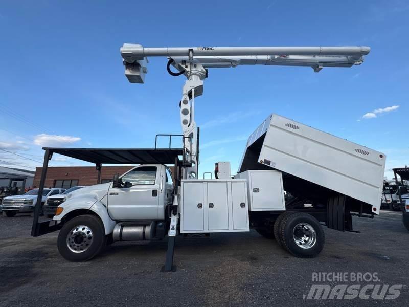 Ford F-750 トラック高所作業車