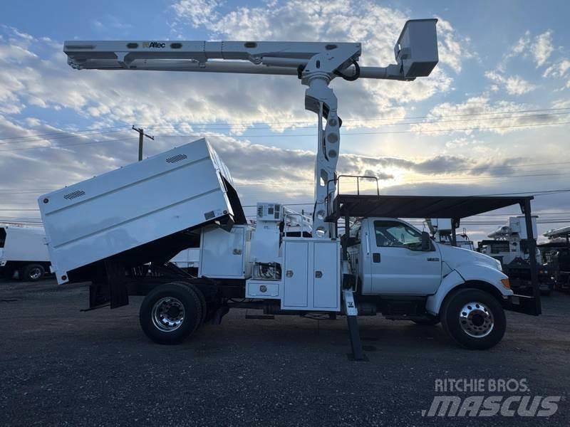 Ford F-750 トラック高所作業車