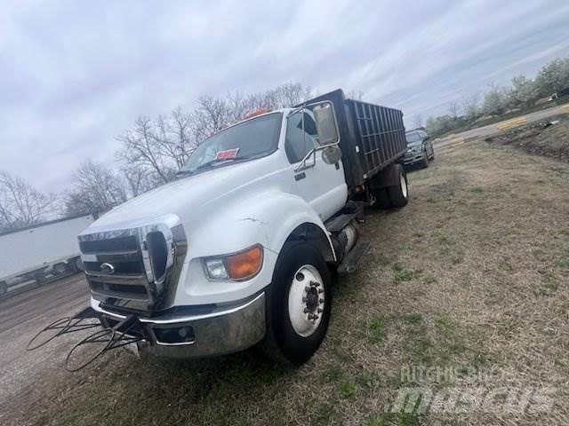 Ford F-750 ダンプ