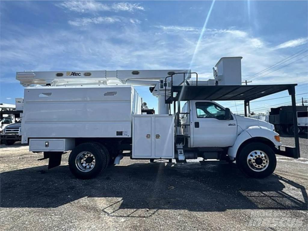 Ford F-750 トラック高所作業車