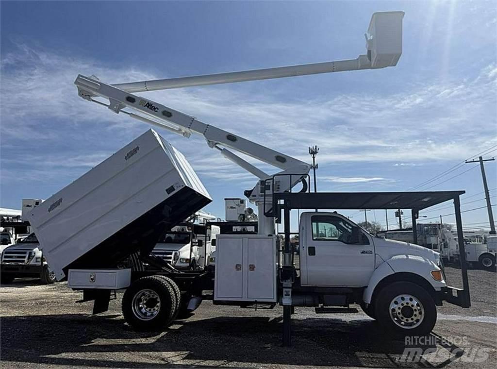 Ford F-750 トラック高所作業車