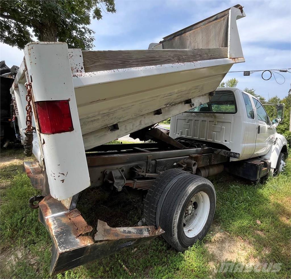 Ford F-750 ダンプ