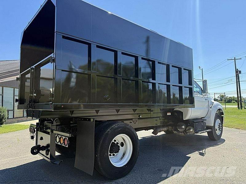 Ford F-750 ウッドチップ運搬用トラック