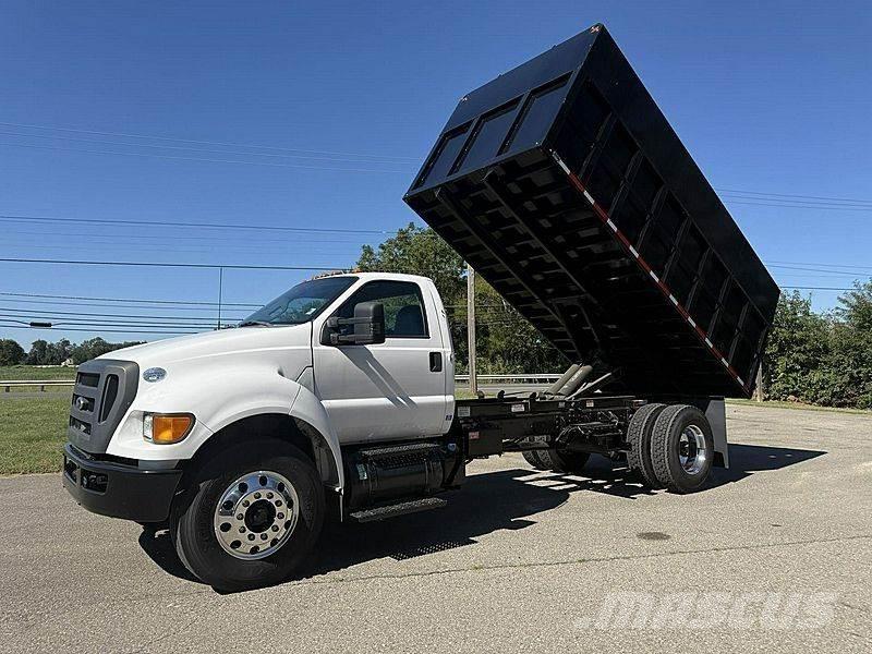Ford F-750 ウッドチップ運搬用トラック