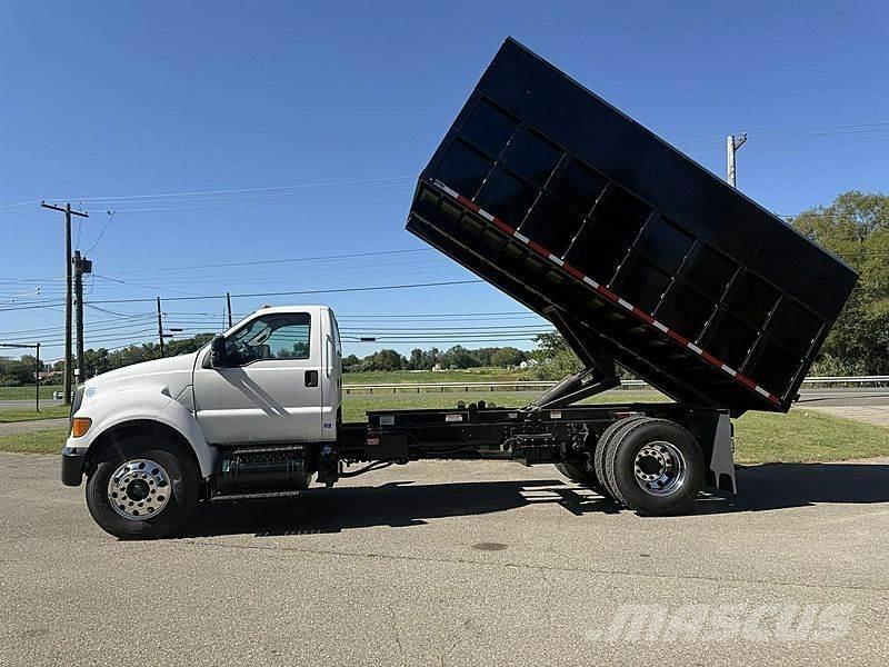 Ford F-750 ウッドチップ運搬用トラック