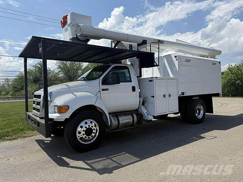 Ford F-750 トラック高所作業車