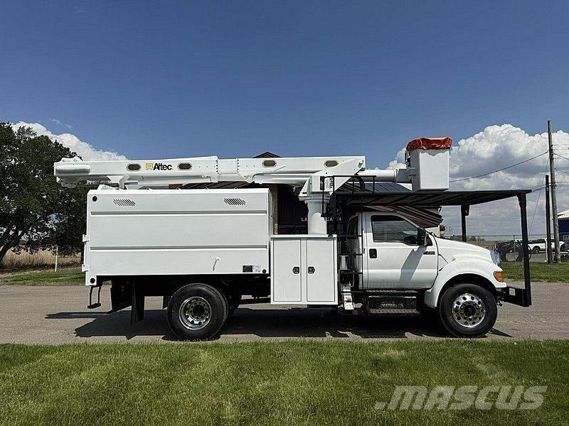 Ford F-750 トラック高所作業車