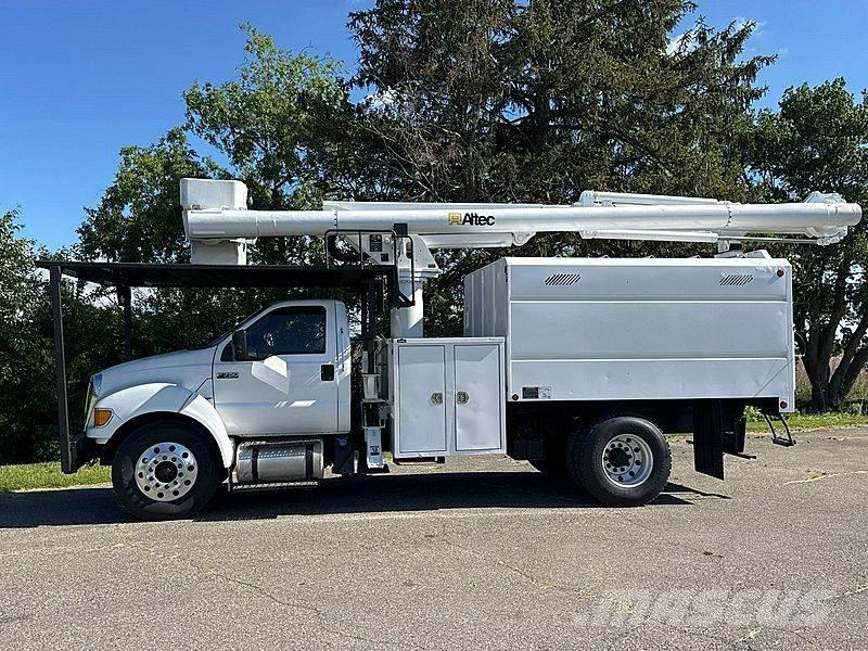 Ford F-750 トラック高所作業車