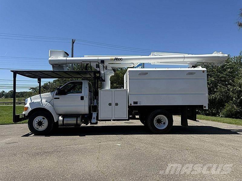 Ford F-750 トラック高所作業車