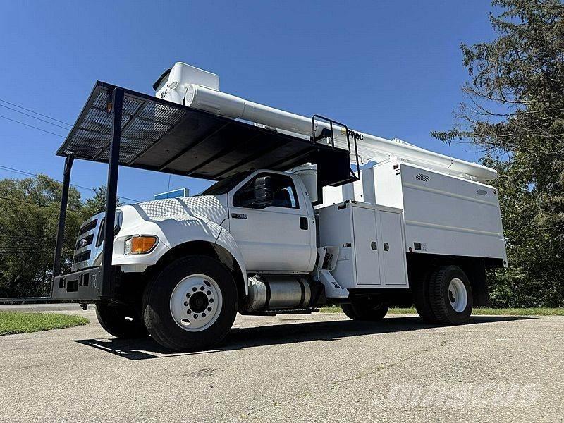 Ford F-750 トラック高所作業車