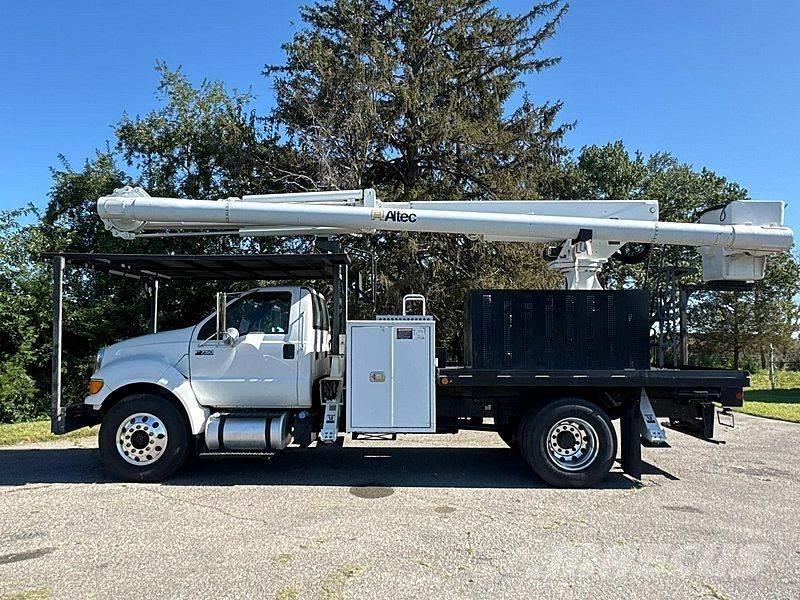 Ford F-750 トラック高所作業車