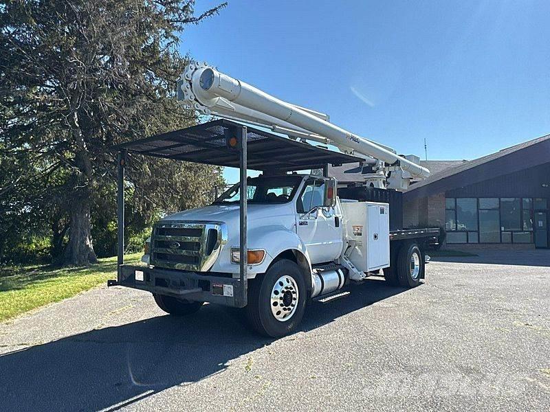 Ford F-750 トラック高所作業車