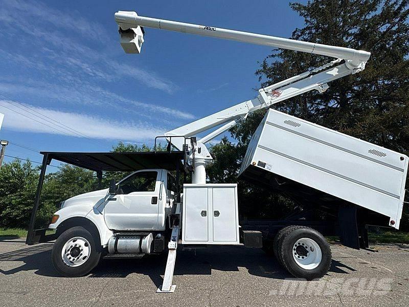 Ford F-750 トラック高所作業車