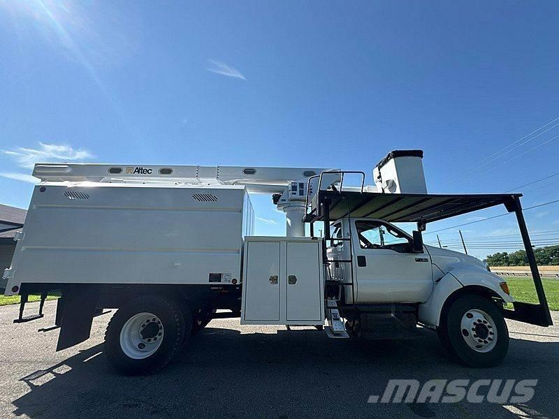 Ford F-750 トラック高所作業車