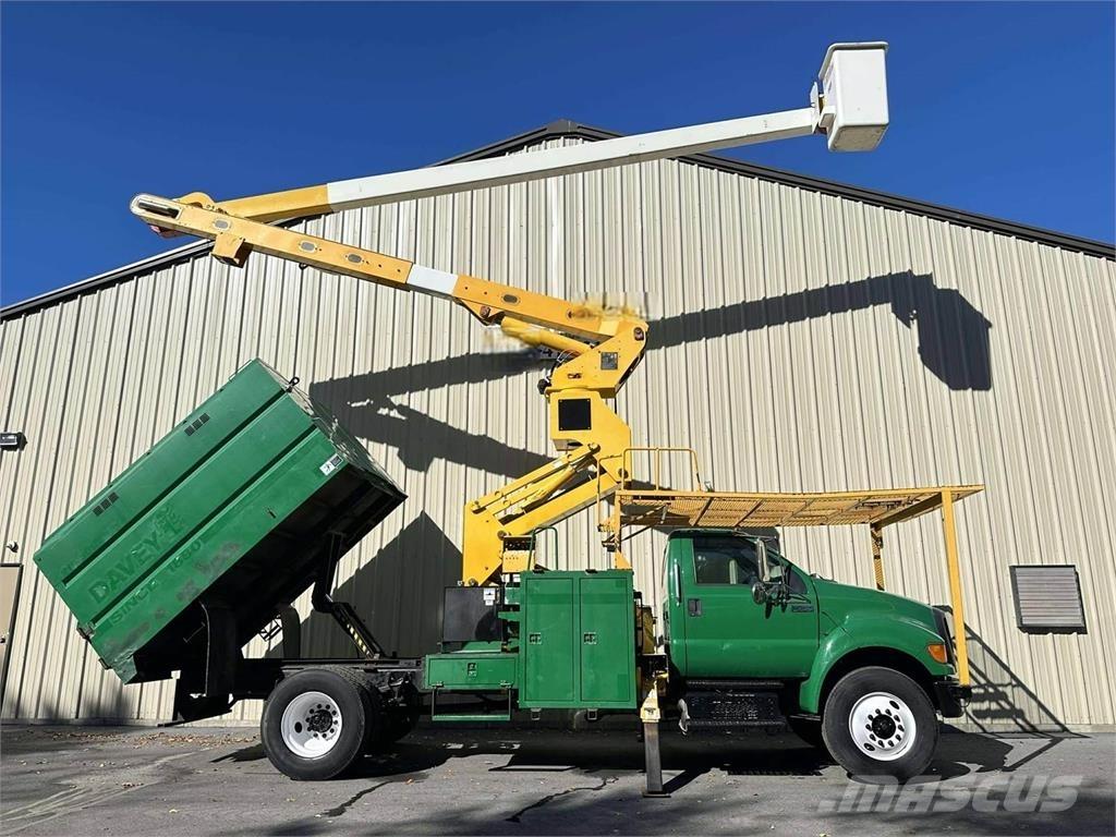 Ford F-750 トラック高所作業車