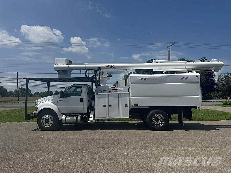 Ford F-750 トラック高所作業車