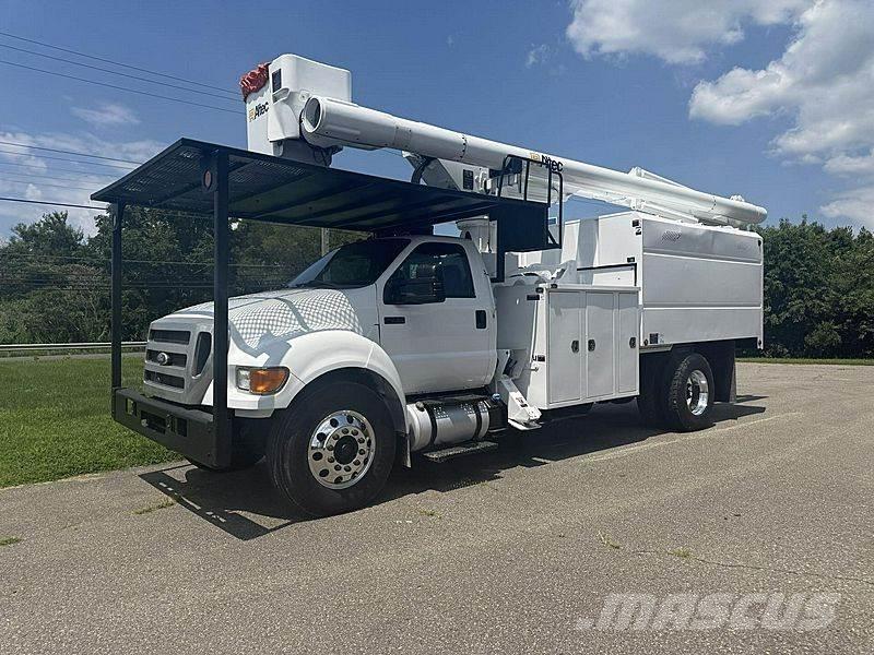 Ford F-750 トラック高所作業車