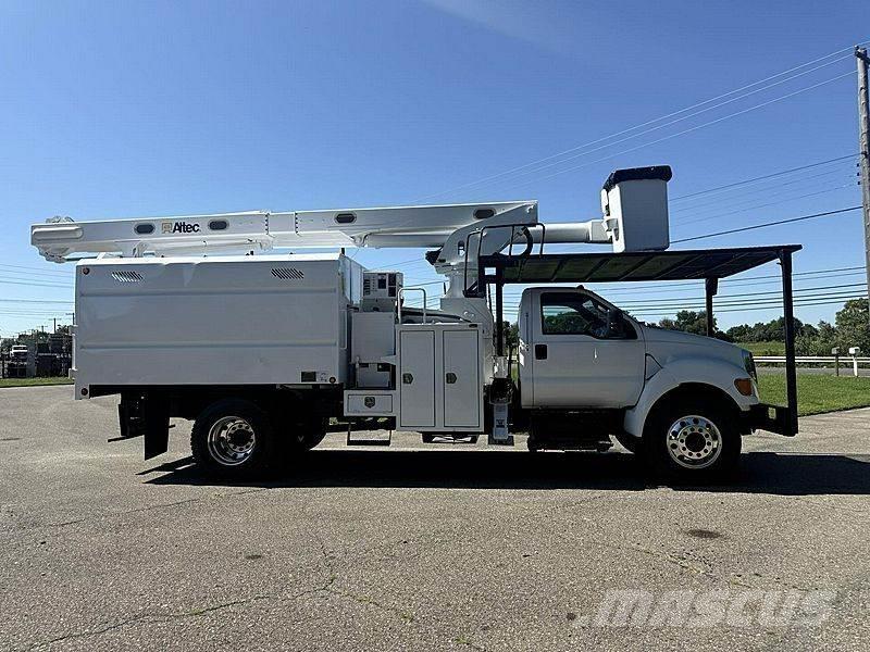 Ford F-750 トラック高所作業車
