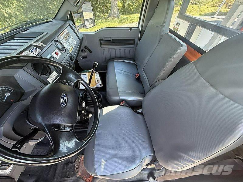Ford F-750 トラック高所作業車